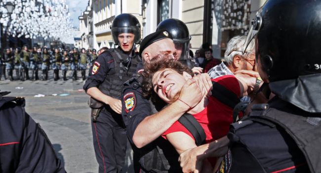 Саша Сотник о разгоне митингующих: Путин не уйдет. Он и в сортире россиян замочит и детей их. Всех. Вопрос закрыт окончательно...