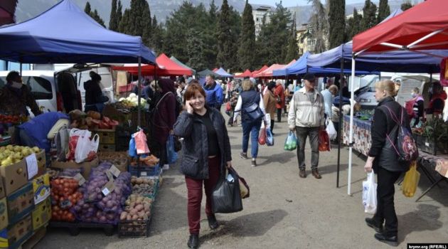 «Коронавирус? Нет, не слышали»: в Крыму устроили масштабные ярмарки, несмотря на карантин