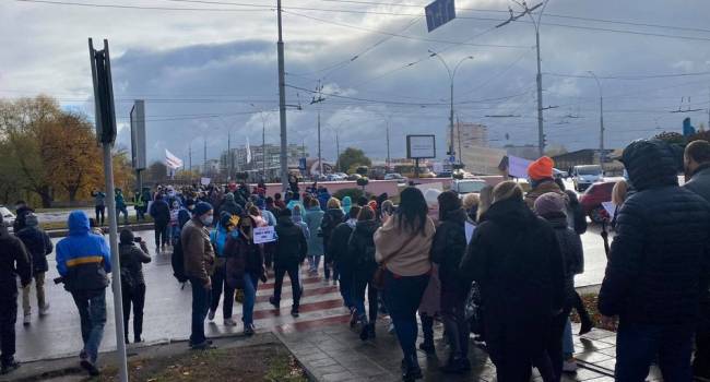 «Хотим работать, а не попрошайничать»: Жители Сум взбунтовались против карантина, и требуют сохранить бизнес