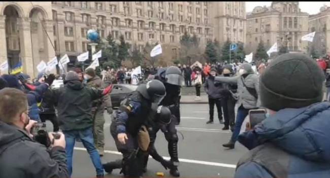 Политолог: на Майдан возвращаются времена Януковича. Президент Зеленский и его режим перешли границу, скорые забирают людей