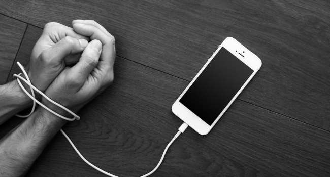 Зависимость от смартфона: пять практичных советов, которые помогут побороть эту пагубную привычку